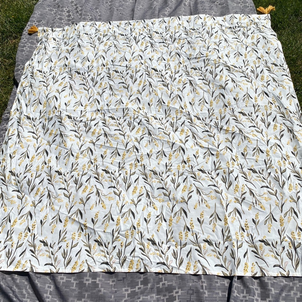 Opalhouse Yellow & Gray Floral Flowers 60% Cotton Fabric tablecloth 57” X57”